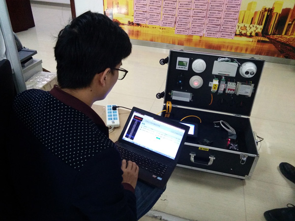 介紹一下邁世動環監控系統手提展示箱！